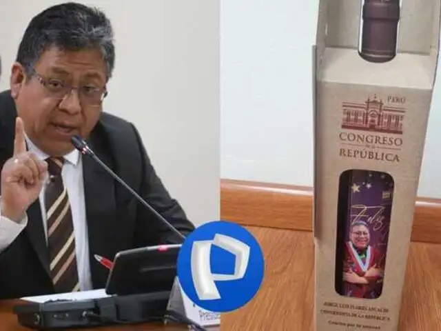 ¿Vino con su rostro? Jorge Flores sorprende con peculiar regalo navideño en el Congreso