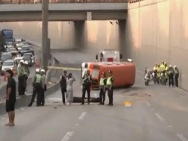 Cobrador fallece tras despiste de cúster "Anconero" en Panamericana Norte: chofer tenía 18 papeletas