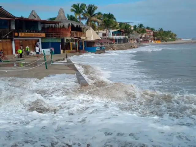 Piura en emergencia: oleaje destruye embarcaciones y afecta balnearios turísticos