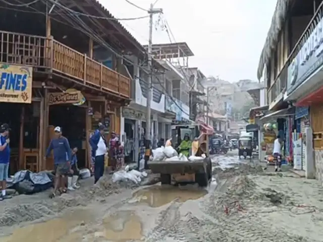 Limpian balneario de Máncora tras inundaciones por fuerte oleaje: autoridades y vecinos participaron