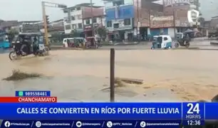 Calles inundadas y una miniván atrapada: fuertes lluvias provocan estragos en Chanchamayo