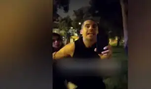 ¡Increíble! Sujeto que discutía con su pareja en parque de Surco agredió a policía