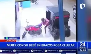 Chiclayo: Madre con su bebé en brazos roba celular