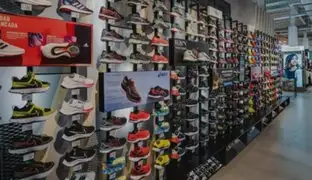 El negocio clandestino de réplicas de zapatillas de marca en Lima