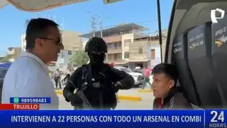 Trujillo: capturan a 22 personas que transportaban armas y municiones en combi