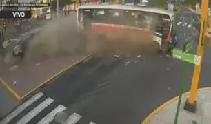 Bus que chocó contra camioneta en Miraflores acumulaba S/ 1 500 en papeletas por faltas graves