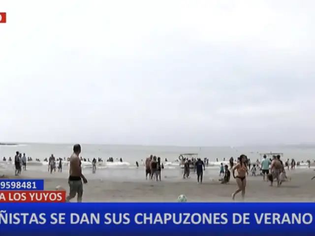 Cientos de bañistas disfrutan del primer chapuzón del año en la playa El Yuyo de Barranco