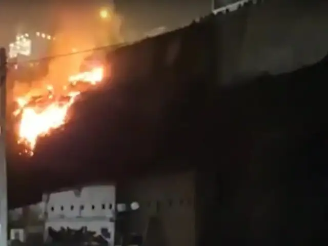 Chorrillos: incendio en geomallas de la Costa Verde fue provocado por uso de fuegos artificiales