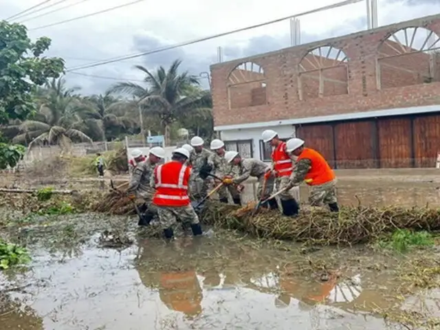 Mindef desplegó personal del Ejército en apoyo a población afectada por oleajes anómalos en Piura