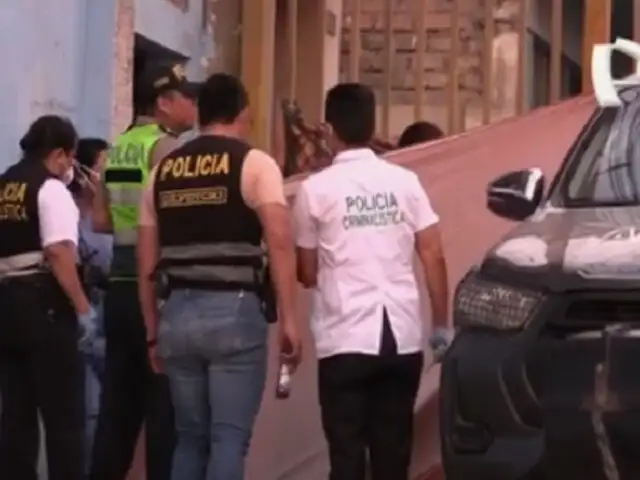 Presunto ajuste de cuentas en SJM: asesinan a mujer en la puerta de su casa