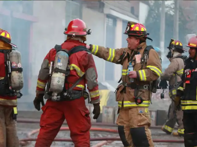 Incendio consume ocho casas en el Callao: familias claman por ayuda pues lo perdieron todo