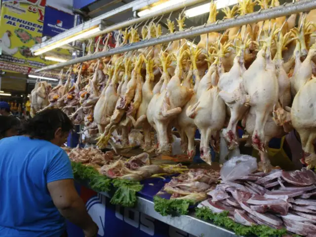 ¡Atención amas de casa! Kilo de pollo baja y se viene ofreciendo en mercados a S/7.50