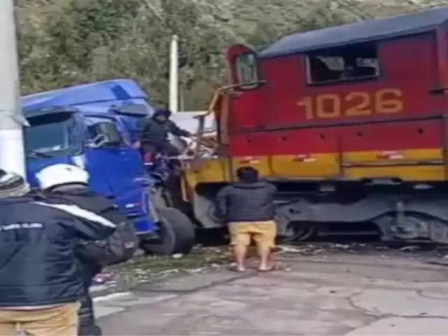 Por muy poco y se registra una tragedia: tráiler impacta contra tren en Huarochirí