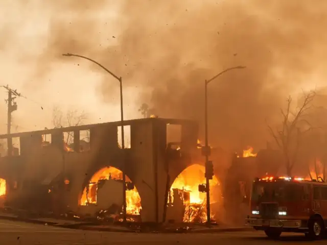 Se eleva a cinco el número de muertos por incendios en Los Ángeles