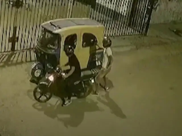 SJM: desconocidos balean mototaxi que se encontraba estacionada en la calle