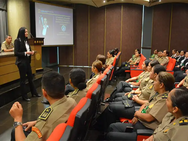 FBI capacita a policía femenina para optimizar su desarrollo profesional dentro de la institución