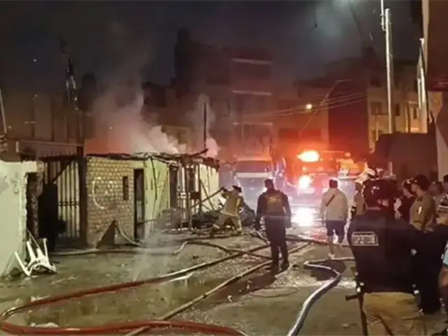 Incendio afectó cuatro casas en Santa Anita: fuego se habría iniciado en un almacén de reciclaje