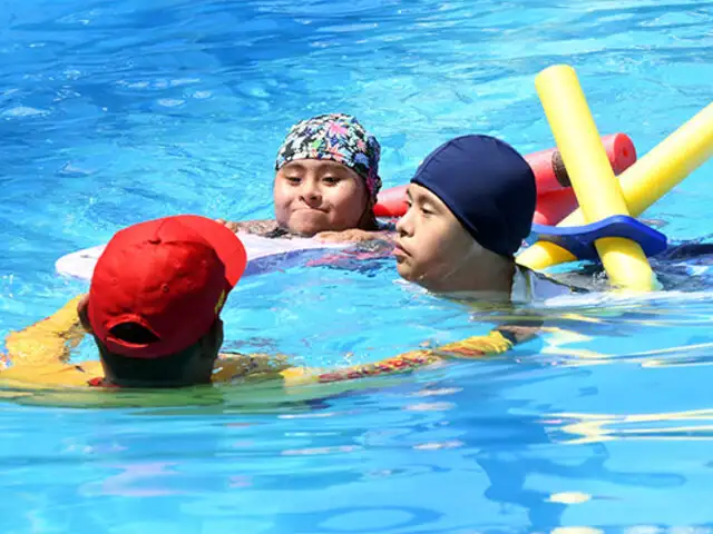 Delfines de Gran Corazón: Policía Nacional realiza taller de natación para menores con discapacidad