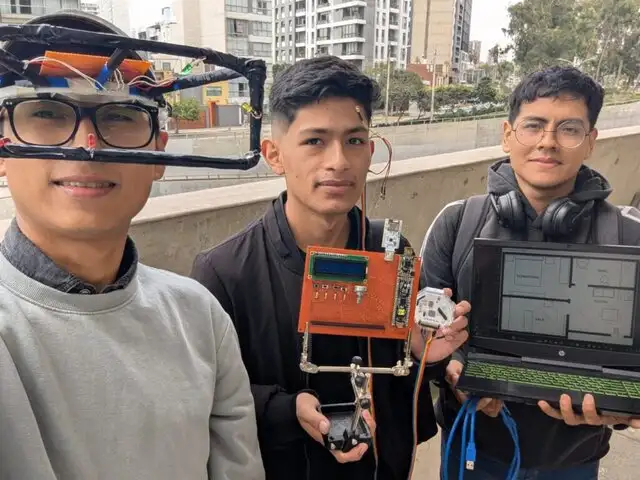 Jóvenes peruanos desarrollan silla de ruedas que puede ser controlada con señales cerebrales