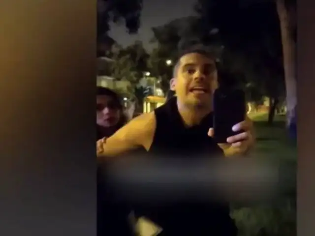 ¡Increíble! Sujeto que discutía con su pareja en parque de Surco agredió a policía