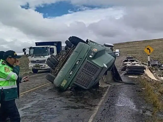 Al menos dos muertos y tres heridos deja accidente de tránsito en una carretera de Puno