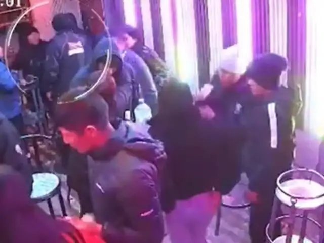 Sicario asesina a balazos a tres personas en discoteca en presunto ajuste de cuentas