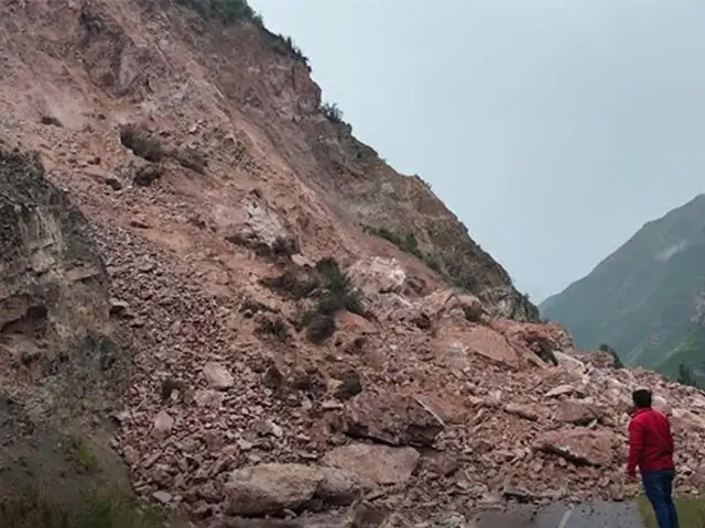 Cusco: alud por intensas lluvias bloquea carretera que cruza el Valle Sagrado de Los Incas