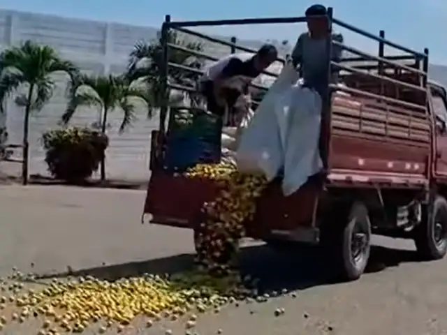 Agricultores botan 20 toneladas de limones como protestas por bajos precios