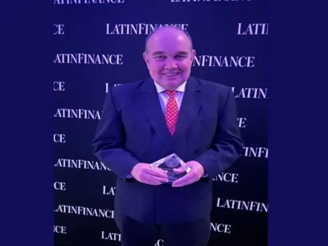 Rafael López Aliaga recibe premio en Nueva York por gestión de bonos internacionales