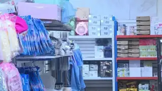 SJM: delincuentes roban tienda y se llevan hasta los parlantes