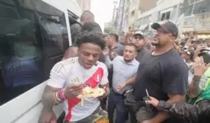 Vendedora de comida pide a Speed que pague por el pollo broaster que comió en su visita: "Yapéame"