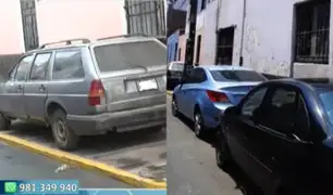 Estacionan autos en veredas del Rímac: dificultan el paso y bloquean ingresos a viviendas