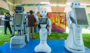 Investigadores peruanos programan y fabrican robots sociales que guían turistas y entienden emociones