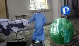 ¡Increíble! Trasladan a paciente recién operada bajo la lluvia en hospital Goyeneche de Arequipa