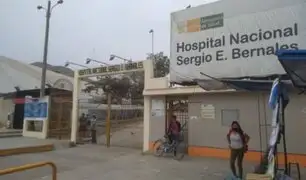 Investigan caída de recién nacida en hospital Sergio Bernales: madre exige justicia