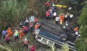 Guatemala: al menos 55 muertos, entre ellos varios niños, deja caída de ómnibus a un abismo