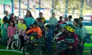 Cusco: ONG entrega bicicletas a niños que caminan por varias horas para llegar a sus escuelas