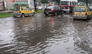 Calles se convierten en riachuelos debido a la intensa lluvia que soporta Arequipa