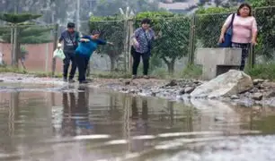 SJM: incremento del caudal del río Surco afecta a conductores y peatones