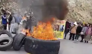 Junín: bloquean Carretera Central exigiendo intensificar búsqueda de desaparecidos en el río Mantaro