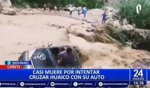 Cañete: Conductor se salva de milagro tras intentar cruzar huaico con su auto