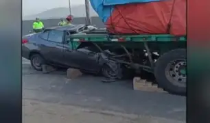 Tragedia en la Panamericana Norte: choque entre auto y tráiler deja tres muertos en Ancón