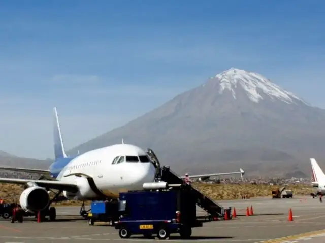 Pasajeros varados en Lima tras cancelación de vuelos a Arequipa por mal clima