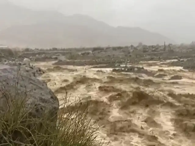 Fuertes lluvias inundan calles y producen huaico en Nazca