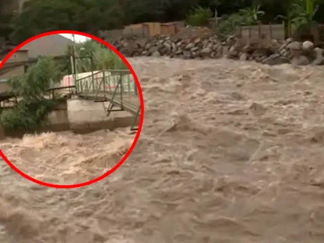 Aumento del caudal del río Rímac pone en riesgo puente peatonal en Chosica