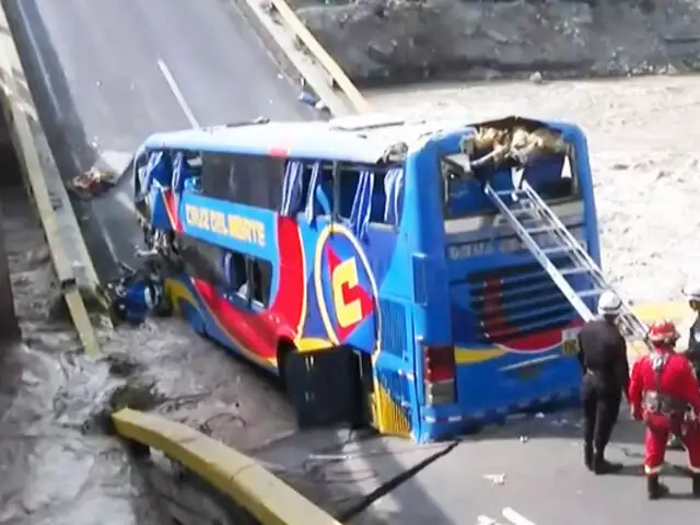 Tras 9 horas de rescate: Identifican a conductor de bus fallecido en colapso del puente Chancay