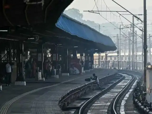 India: al menos 18 muertos y más de 80 heridos deja estampida en estación de tren de Nueva Delhi