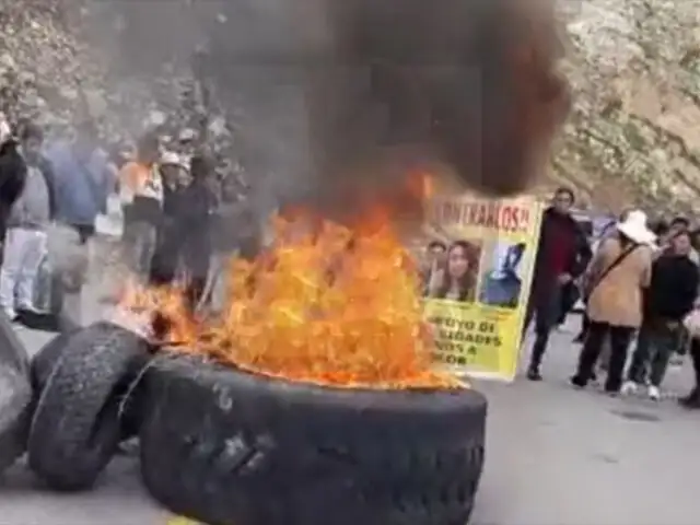 Junín: bloquean Carretera Central exigiendo intensificar búsqueda de desaparecidos en el río Mantaro