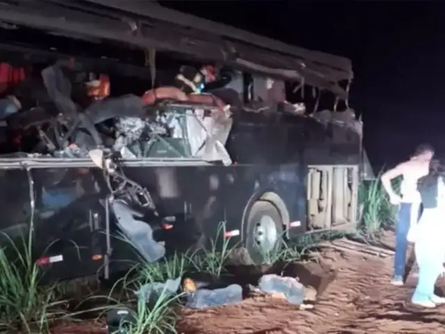 Brasil: al menos 12 muertos y 19 heridos de distinta consideración deja choque entre bus y camión