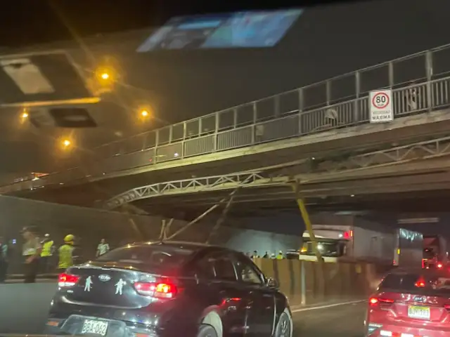 Puente Ricardo Palma: cae estructura metálica y cierran tránsito vehicular